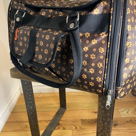 PREFER PETS duffel bag. Bought on Wayfair for $100. For dog or cat. Used once - Picture 8 of 11